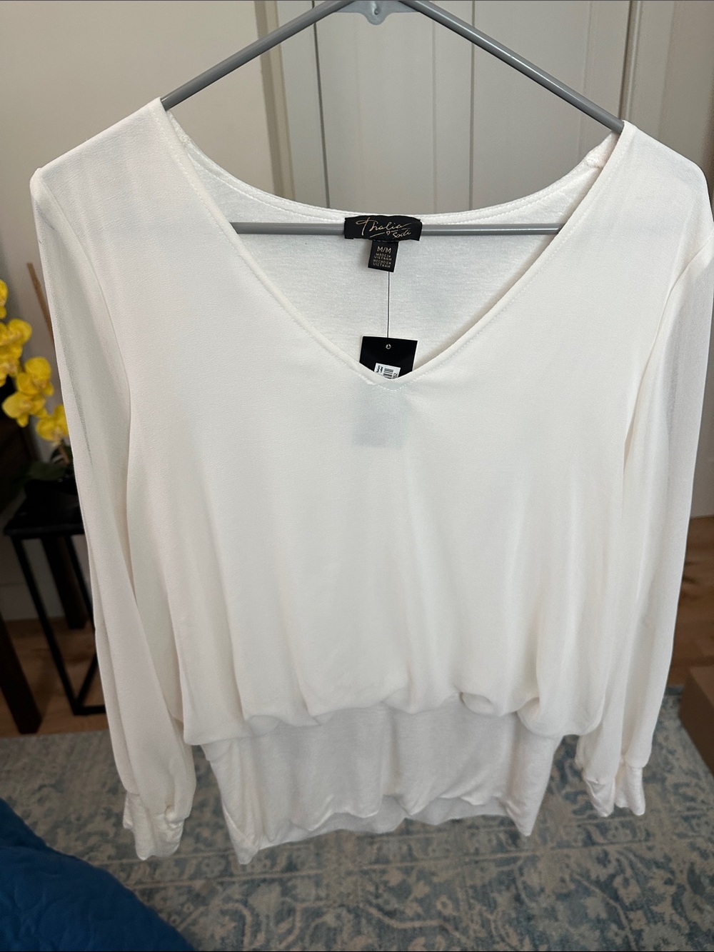 Treasure & Bond Cream colored V-Neck Long Sleeve Tunic with split sleeves!